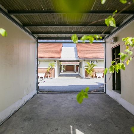 Bualuang Hotel Ang Thong Exterior photo