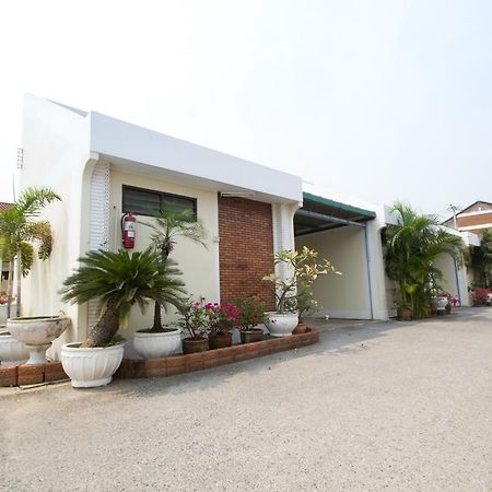 Bualuang Hotel Ang Thong Exterior photo