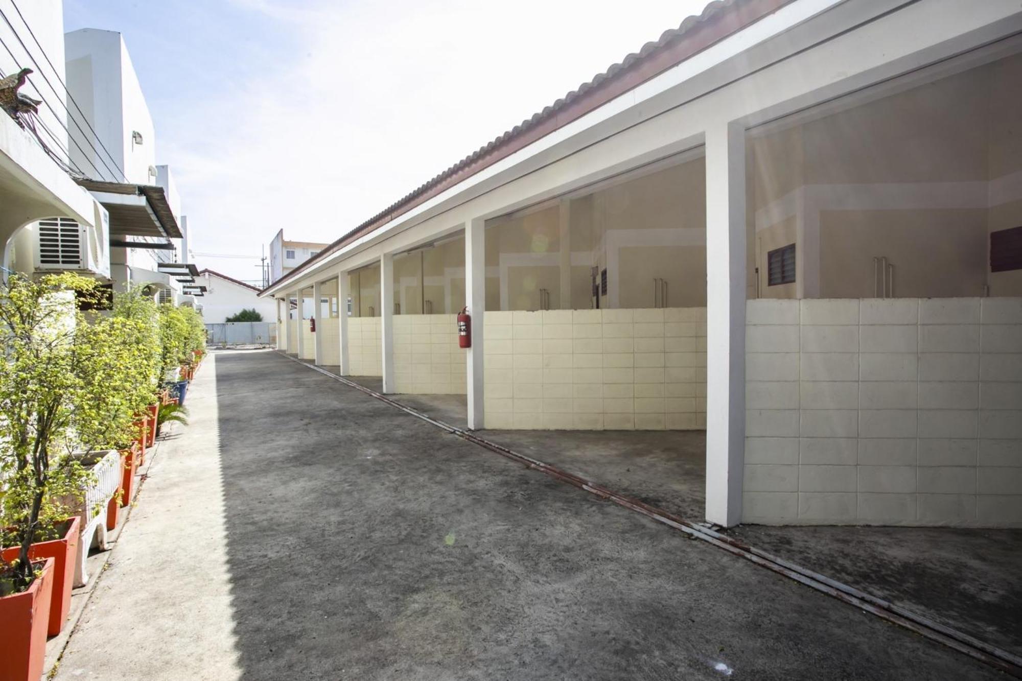 Bualuang Hotel Ang Thong Exterior photo