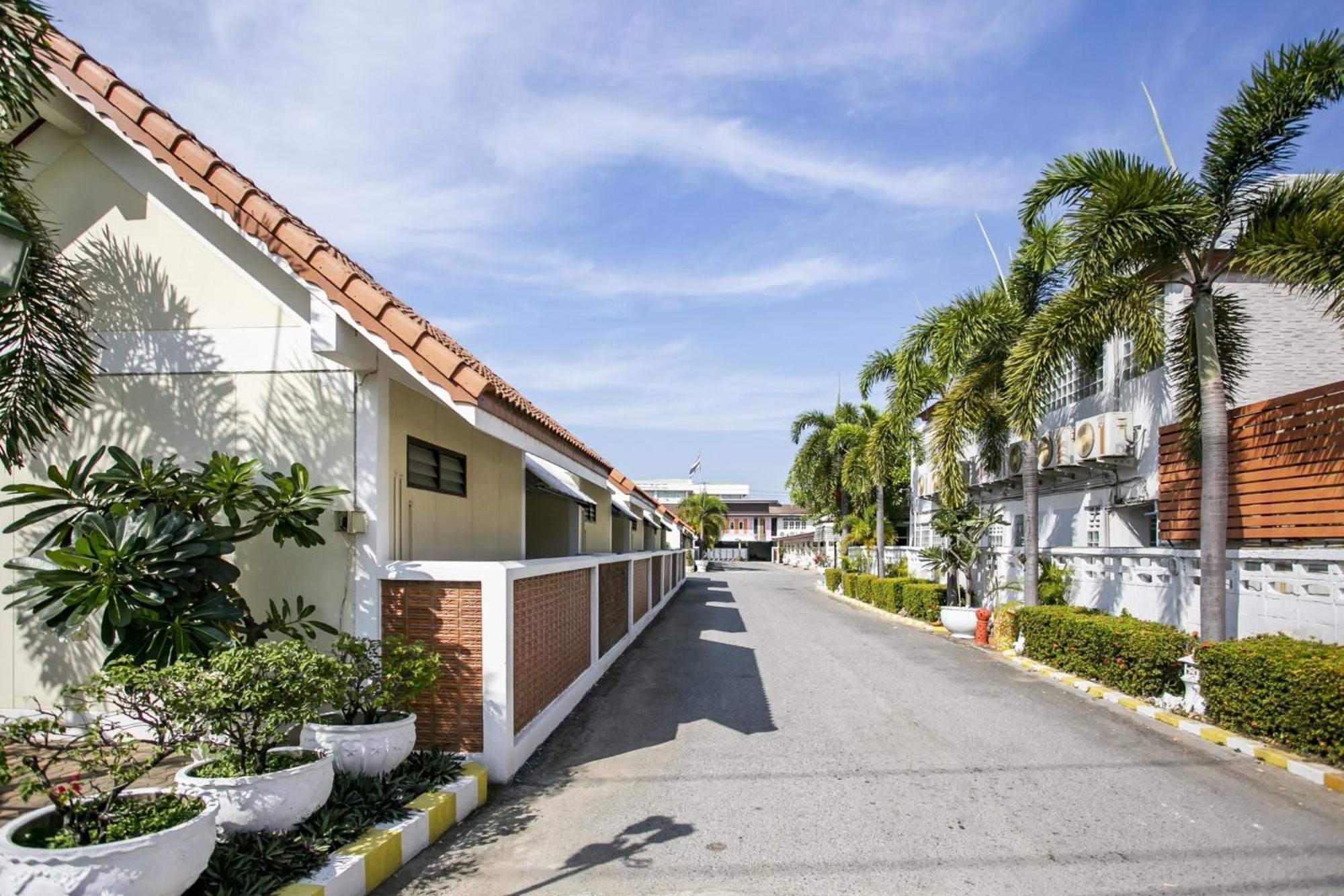 Bualuang Hotel Ang Thong Exterior photo