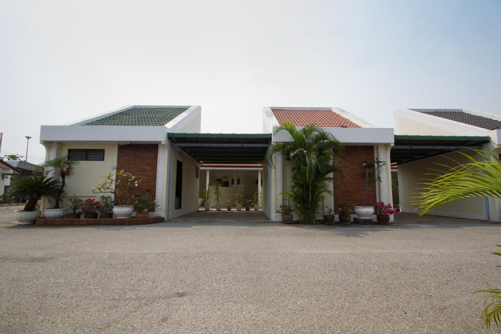 Bualuang Hotel Ang Thong Exterior photo