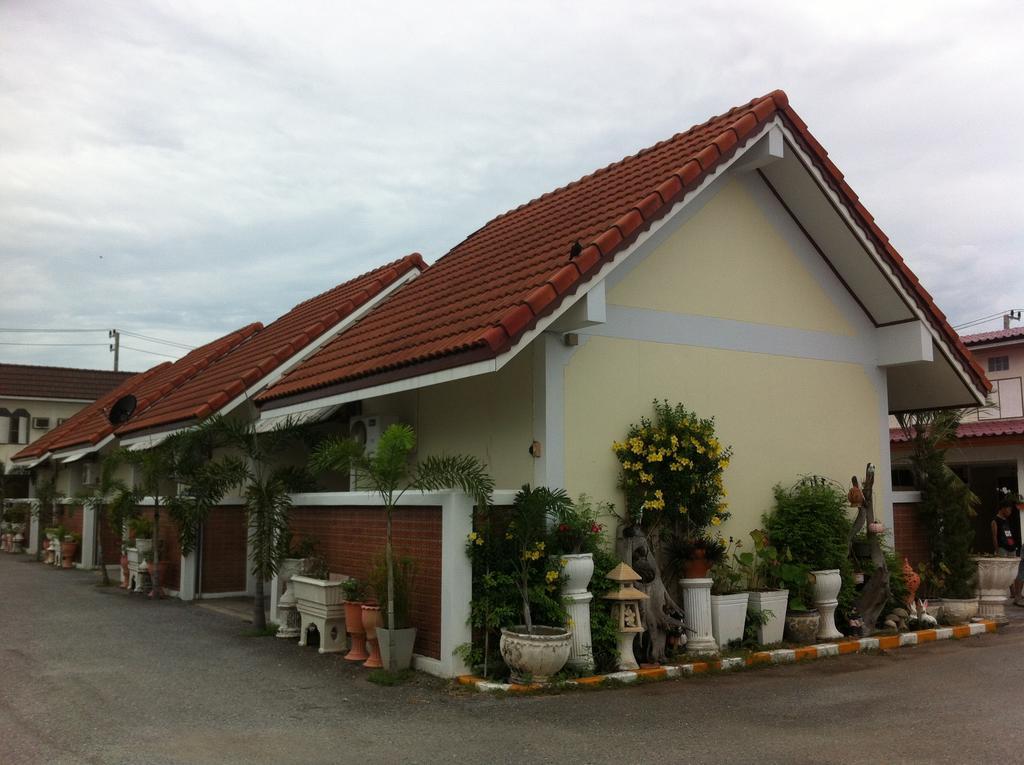 Bualuang Hotel Ang Thong Exterior photo